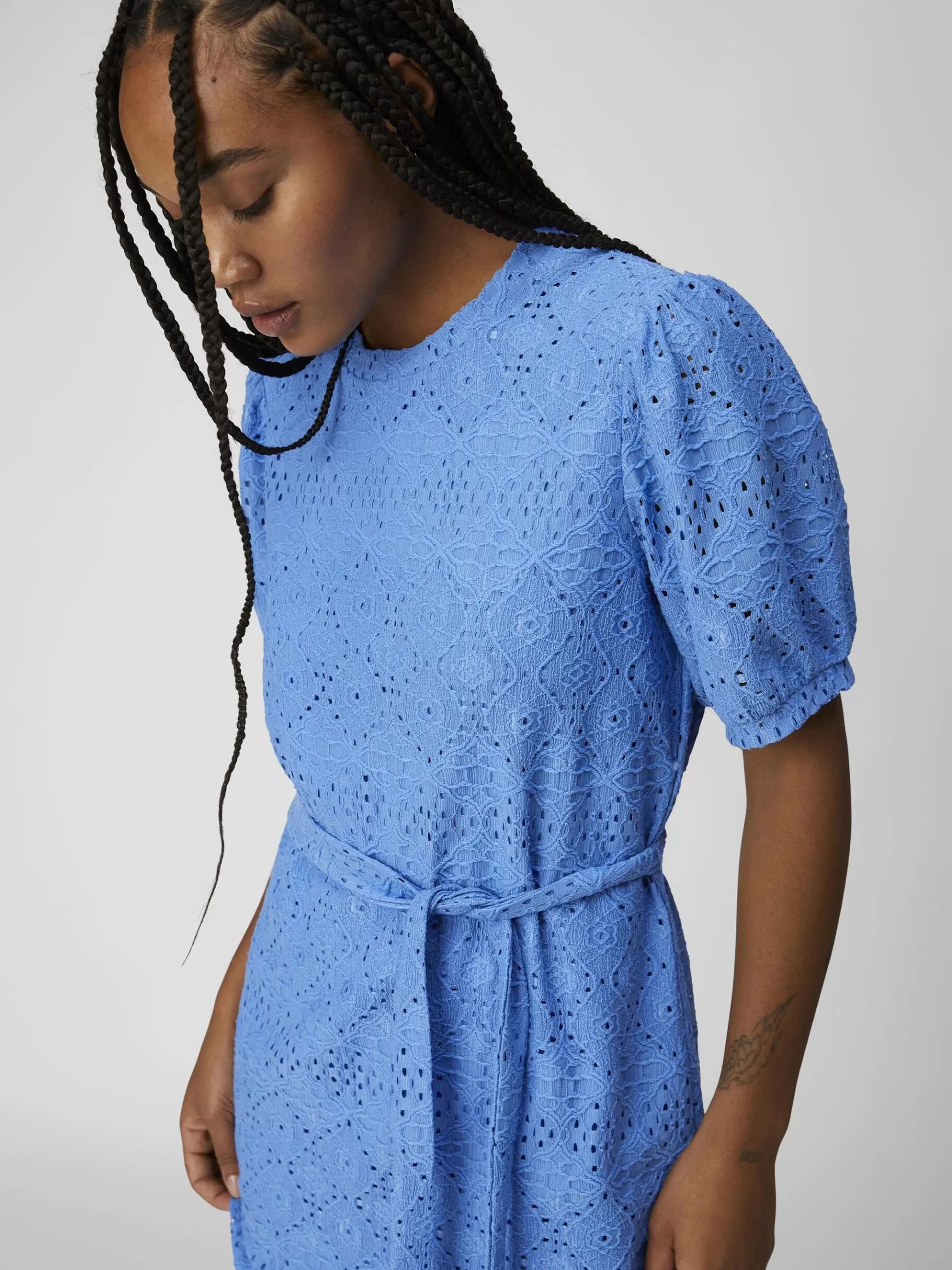 Dame OBJECT BRODERIE ANGLAISE KORT KJOLE