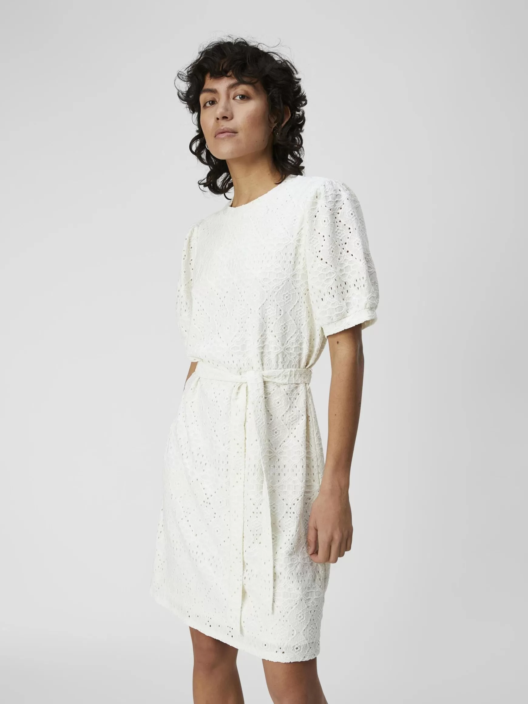 Dame OBJECT BRODERIE ANGLAISE KORT KJOLE